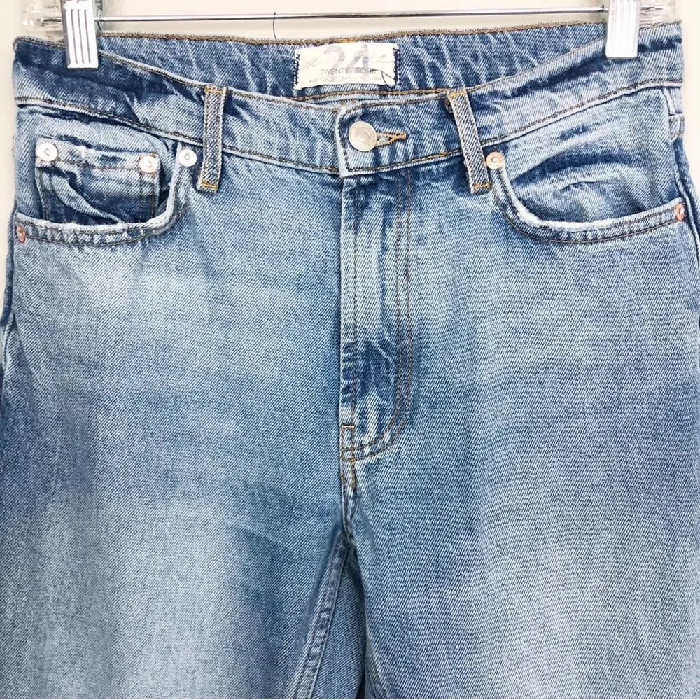 FREE PEOPLE | Distressed Raw Hem “Dirt” Knee Medium Wash Women’s Size 24 (00)